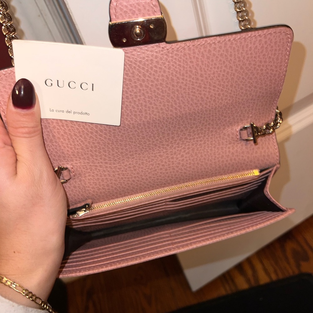 Gucci Wallet on Chain (WOC) Crossbody Bag - Picture 2 of 6